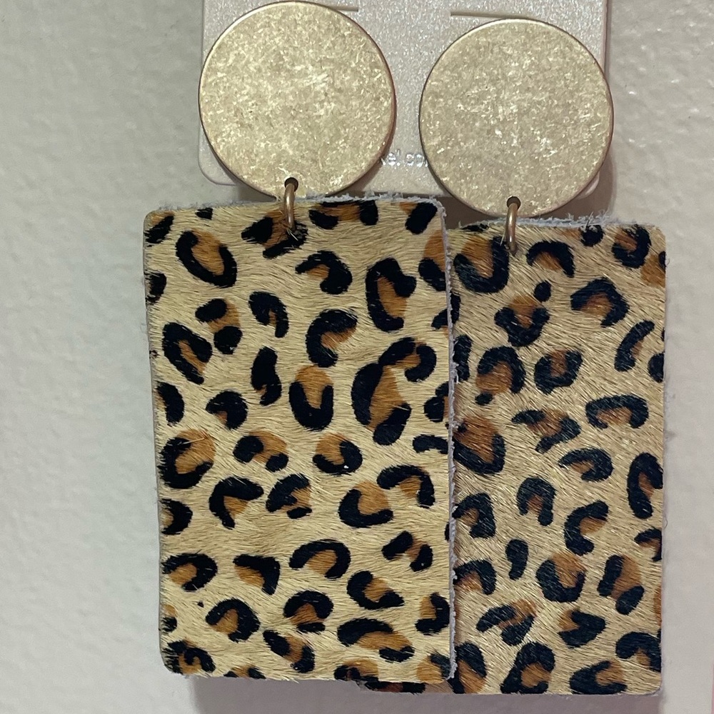 ❤️JUST IN! Gold Leopard Print Leather Earrings